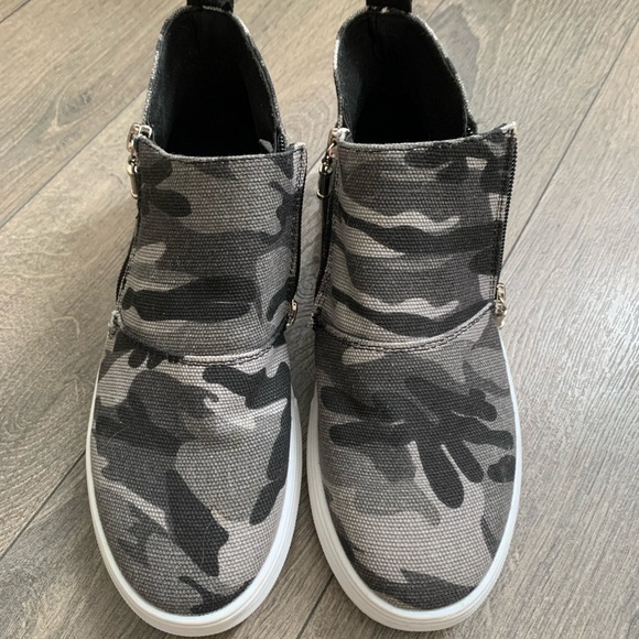 Brand new camo sneakers Shein size euro 39 - Picture 1 of 5